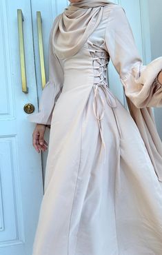 Hijabi Ball Gown, Hijabi Gowns Simple, Muslim Long Dress Design, Modest Corset Dress, Hijabi Gowns, Outfits Muslim, Modest Dresses Fashion, Mode Abaya, Fancy Dresses Long