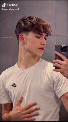 Low Fade Long Hair, Teen Guys Haircuts, Messy Hair Boy, Boys Fade Haircut, Low Taper Fade Haircut, Men Fade Haircut Short, Haircut Selfie, Photo Hijab, Boy Haircuts Short