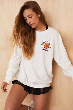 This oversized graphic sweatshirt features a basketball inspired designed crafted on a lighter weight fleece lined sweatshirt. Perfect for a post workout layering piece or your favorite outdoor activity on a chilly day, this sweatshirt combines style and performance. Sweatshirt Photography Ideas, Sweatshirt Photoshoot Ideas, Sweatshirt Photoshoot, Fashion Vocabulary, Skirts With Boots, Photoshoot Inspo, A Basketball, Comfy Tops, Outdoor Activity