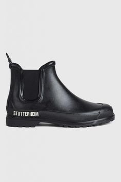 Chelsea Rainwalker Blk/Blk - Stutterheim (USA) White Rain Boots, Stutterheim Raincoat, Bad Clothing, Blk Men, Green Raincoat, Blue Raincoat, Black Rain Boots, Raincoats For Women, Unisex Shoes