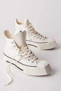 Converse Style Women, Converse New, White High Tops, Converse Chuck 70, White Leather Sneakers, Sneakers Addict, Chuck 70, Boots And Sneakers, Converse Chuck Taylor All Star