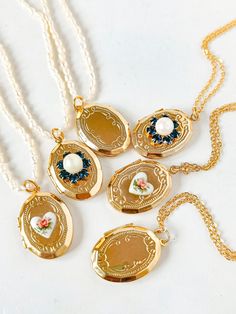 ♥️ Unused (New Old Stock) vintage gold plated lockets from the 80s, decorated with only true vintage components, so limited.  Available on gold plated chain and lovely Italian baroque pearls from the 80s.  These lockets are engraved in and out, on both sides, so you'll be able of wearing it plain or decorated! These oval lockets have such a vintage look, they will be a lovely complement to add a romantic, cottagecore touch to any outfit. A beautiful gift for any vintage lover, for moms, sisters, Cottagecore Locket Necklace, Vintage Locket Charm Necklace As Gift, Vintage Locket Charm Necklace For Gifts, Handmade Gold Oval Pendant Locket Necklace, Handmade Gold Locket Necklace For Keepsake, Dainty Oval Pendant Locket Necklace For Wedding, Vintage Pearl Charm Necklace As A Gift, Vintage Jewelry With Pearl Charm Round Pendant, Vintage Pearl Charm Necklaces For Gifts