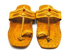 Check out our brand-new, genuine handcrafted Kolhapuri sliding sandals from India, high-quality leather sandals with an ethnic Indian toe strap that are incredibly comfortable and simple to use. The leather is prepared in such a way that it has no allergenic characteristics at all and feels light, smooth, and silky. Hand stitching and punching are being used. These unisex slippers are ideal for everyday use as well as for any formal event. We offer various different shoe styles. For more of our selection, visit our page! We send packages to you promptly and well packaged for a safe journey. We appreciate your support of our little business. Shipped from the USA. Traditional Toe Loop Sandals For Vacation, Flat Sandals With Leather Sole For Festival, Traditional Single Toe Strap Sandals For Festivals, Traditional Toe Post Flip Flops For Summer, Adjustable Single Toe Strap Sandals For Festivals, Adjustable Traditional Flat Flip Flops, Traditional Toe Loop Huarache Sandals For Beach, Traditional Sandals With Adjustable Single Toe Strap, Leather Sandals For Festivals