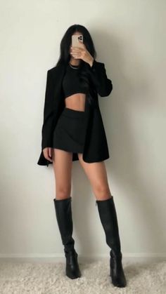 Kpop Outfits With Boots, Black Top With Black Skirt, Mini Skirt And Crop Top Outfit, How To Style Black Skirt, Kpop Black Skirt Outfit, Black Mini Skirt For Streetwear, Black Outfits Edgy Korean, K Pop Outfits, Korean Black Skirt Outfit