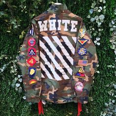 OFF WHITE - Virgil Abloh Mode Hip Hop, Modern Mens Fashion, Camouflage Jacket, Winter Lookbook, White Camo, Beastie Boys