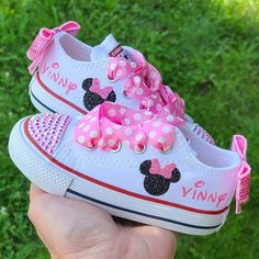 Choose pink or white low tops during check out. Put her name in the personalization box provided. Sparkly Minnie Mouse and here name on both shoes. Pink bling on toes and backs and pink sequin bow on backs as well. Minnie Mouse Converse Diy, Minnie Mouse Gift Ideas, Minnie Mouse Diy Decorations, Pink Minnie Mouse Birthday Party, Diy Minnie Mouse Decorations, Minnie Mouse Party Favors, Minnie Mouse Converse, Minnie Mouse Party Favor, Minnie Mouse Gifts