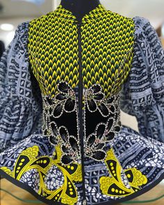 Blouses Styles, Africa Traditional, Ankara Blouses, Kente Fashion, Ankara Blouse, Ankara Styles For Women, Ankara Top, Ankara Jackets