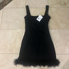 Adorable Black Dress With Feathers At The Bottom. Brand New With Tag On For Forever 21 Black Dress With Feathers, Coral Sundress, Dress With Feathers, Mini Tube Dress, Olive Dress, Mini Sheath Dress, Velour Dress, Small Black Dress, 21 Dress