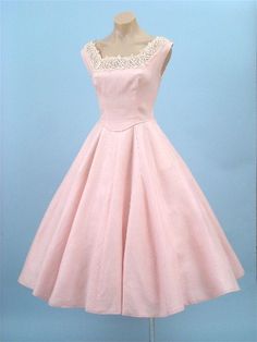 Pink dress Informal Wedding Dress, Vintage Fashion 50s, 1950s Party Dresses, Informal Wedding Dresses, Dresses 1950s, Blue Bridesmaid Dress, Trendy Wedding Dresses, Pink Tea