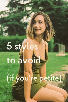 We’re not mad about articles that tell you what you can and can’t wear if you’re petite. But here are 5 things that probably aren't doing you any justice. Petite Soft Classic, Petite Classic Style, Best Hair Length For Petite Women, Work Outfits For Short Women, Best Dresses For Petite Women, Dress Length For Short Women, Monochrome Outfit Petite, Petite Hairstyles, Petite Oversized Outfits