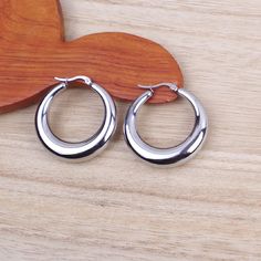 Chunky hoop earrings. Dimensions: 40 mm. Thickness from 4 mm to 8.5 mm. The hoops are made of hypoallergenic stainless steel, water resistant and weather resistant. To maintain their shine, it is advisable not to expose them to aggressive products such as shampoos, soaps, perfumes. Delivered with an organza gift bag. Sending by followed letter. Nickel-free Small Hoop Stainless Steel Earrings, Nickel-free Small Stainless Steel Hoop Earrings, Nickel-free Stainless Steel Small Hoop Earrings, Trendy Small Hoop Stainless Steel Earrings, Small Stainless Steel Nickel-free Hoop Earrings, Modern Small Hoop Stainless Steel Earrings, Modern Hypoallergenic Stainless Steel Hoop Earrings, Minimalist Nickel-free Stainless Steel Hoop Earrings, Tarnish Resistant Stainless Steel Hoop Earrings