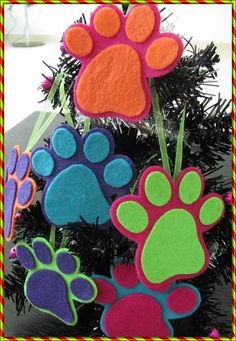 there is a christmas tree decorated with animal paw decorations