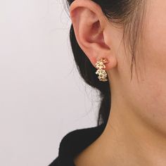 Material: 18K gold plated brass, lead nickel free Size: 19mm ( see pic 2) Quantity: 10pcs Ear backs to match: https://www.etsy.com/shop/Nbeads?ref=seller-platform-mcnav&search_query=ear+back Jump rings(same/ similar gold color) to match: https://www.etsy.com/listing/587655398/100pcs-real-gold-plated-brass-open-jump?ga_search_query=jump%2Bring&ref=shop_items_search_3&pro=1&frs=1 More gold findings here: https://www.etsy.com/shop/Nbeads?ref=seller-platform-mcnav&search_query=gold+plated Gold-plated Flower Earrings, Tarnish Resistant Gold Flower Earrings For Anniversary, Gold Tarnish-resistant Flower Earrings For Anniversary, Gold Metal Earrings In Flower Shape, Gold Drop Flower Earrings For Pierced Ears, Gold Metal Earrings With Flower Shape, Gold Metal Flower Shaped Earrings, Gold Drop Flower Earrings, Gold Plated Flower Shaped Earrings