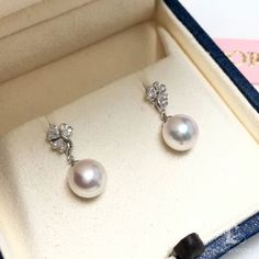 Highline: Famous Style Product Information Origin Japan MaterialAkoya Pearl, 18k White Gold, Natural Diamond DimensionsEarring Length Approx. 1.9 cm Pearl Shaped: Round Size: 8-8.5 mm Quality: AAA Nacre: Very Thick Color: White Luster: Very High Accessories Metal: 18k White Gold Other: 0.05ct of SI Quality Natural Diamonds Elegant Platinum Diamond Earrings Gift, Luxury Platinum Pearl Earrings For Formal Occasions, Formal White Gold Pear Shaped Earrings, Formal White Gold Pear Earrings, Classic White Gold Pearl Earrings, Classic Platinum Pearl Earrings For Formal Occasions, White Platinum Hallmarked Earrings, Elegant Platinum Earrings, Luxury Platinum Bridal Earrings