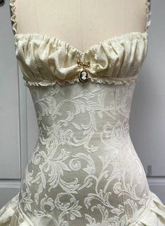 Underbust Corset Outfit Aesthetic, Victorian Style Aesthetic, Coquette Corset Dress, Victorian Dresses Aesthetic, Corset Vintage Dress, White Coquette Dress, Lace Corset Outfit, White Goth Outfit, Cherry Corset