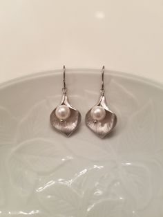 Beautiful earrings made with calla lily adorned with swarovski birthstone. Lilly measures 13mmx18mm matching necklaces; Listing: https://www.etsy.com/listing/97175517/birthstone-calla-lily-lariat Listing: https://www.etsy.com/listing/97729835/five-leaf-branch-and-calla-lily-lariat-1 Listing: https://www.etsy.com/listing/98636696/personalized-initial-calla-lilly starts from top left: 1 - Garnet - January 2 - Amethyst - February 3 - Aquamarine - March 4 - Crystal - April 5 - Emerald - May 6 - Pear Elegant Flower Shaped Birthstone Jewelry, Elegant Birthstone Jewelry In Flower Shape, Elegant Birth Flower Jewelry For Anniversary, Elegant Birth Flower Earrings For Mother's Day, Silver Wedding Jewelry With Birth Flower Detail, Elegant Wedding Earrings With Birth Flower, Elegant Birth Flower Jewelry, Sterling Silver Birth Flower Earrings For Wedding, Elegant Birth Flower Jewelry For Wedding