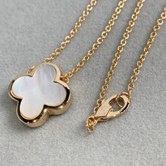 PURE CLOVER PINK GOLD MOP NECKLACE Clover Design, Four Leaf Clover Necklace, Gift Bracelet, Design Stand, Clover Necklace, Chain Fashion, Leaf Pendant, Engagement Jewelry, Love Bracelets