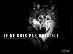 a black and white wolf with the words je ne suis pas nusible