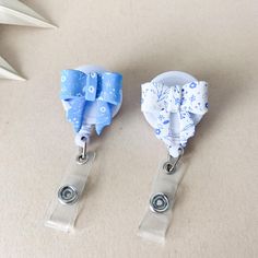 This Blue Bow Badge Reel features a blue and white floral badge clip, making it a cute and functional badge holder with a retractable reel. It's an ideal work accessory and coquette bow gift idea for a nurse. ✨Badge Reel Details✨ - This is an alligator clip - Retractable nylon cord - Badge material: plastic - Bow Material: Polymer clay - Lightweight 💓Want more nursing essentials? click the link to a more ⬇ https://wild4style.etsy.com/listing/1753854988 💓Click the link below to access more badg Radiography Student, Nurse Essentials, Nursing Essentials, Midwife Gift, Medical Careers, Nursing School Tips, Nursing Accessories, Work Accessories, School Tips