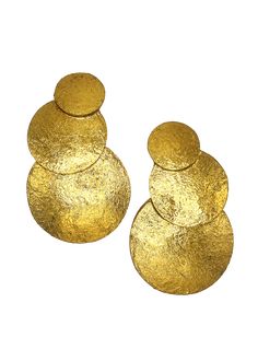 Gold earrings Large size All sales are final 1 PAIR These earrings feature a timeless gold design that will never go out of style. With a large size, they can be worn casual or dressy, giving you maximum versatility Gold Plated Round Clip-on Earrings For Party, Gold Round Plug Earrings, Gold-tone Single Earring For Evening, Gold-tone Round Clip-on Earrings, Chic Hammered Metal Earrings, Elegant Matte Gold Earrings For Party, Elegant Matte Gold Party Earrings, Gold-tone Metal Earrings For Evening, Yellow Gold Brass Clip-on Earrings For Party