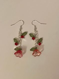 'Blooming Beauty' handmade dangling earrings, perfect for valentine's day!  These gorgeous flower earrings are available in multiple colours and are bound to be gratefully received by your partner, bestie, or even as a gift to yourself this v-day.  The Blooming Beauties are decorated with two small bead and leaf charms, as well as a statement flower and leaf at the end of the chain.  Colours may vary in quantity and price.  All orders are highly appreciated and made with the most love and care <3 Dainty Jewellery, Coquette Vintage, Valentine Gifts For Girlfriend, Gift Girlfriend, Jewelry Accessories Ideas, Funky Jewelry, Jewelry Lookbook, Earrings Dainty, Fancy Jewelry