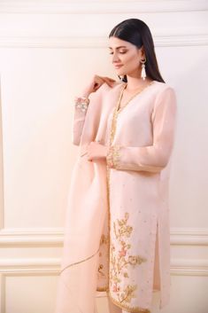 Soft pastel pink makes for this beautiful handmade formal, crafted in french knots, gotah, sequins and Dabka, a timeless three piece that is perfect for engagement, daytime nikkah and valima events.   Delivery Time: 4 to 8 weeks Fancy Suits, Eastern Wear, Agha Noor, Zardozi Work, Suit Ideas, Fancy Suit, Sandwich Cake, Pakistani Dresses Casual, Salwar Kamiz