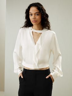 Featuring a cropped design with a gathered hem, this shirt adds a touch of luxury to your collection. The front, adorned with a triangular cut-out adds a touch of allure to the simple silhouette. White Silk Blouse, Silk Bedding Set, Camisole Set, Silk Knit, Silk Charmeuse, Silk Wool, Silk Twill, Collared Shirt, White Silk