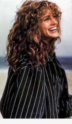 Julia Roberts Hair, Julia Roberts Style, Brunette Lob, Hairstyles List, Blond Balayage, 얼굴 드로잉, Curly Bangs, 90s Hairstyles, Braided Bun