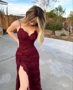 Burgundy long prom dresses Prom Dresses Leg Split, Long Mermaid Prom Dresses, Prom Dress Inspo, Robes Glamour, Classy Prom, Fest Outfits, Prom Dresses Long Mermaid, Gaun Fashion, Classy Prom Dresses