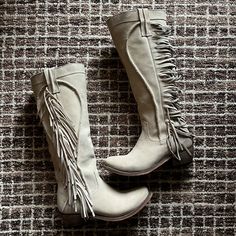 Junk Gypsy Texas Tumbleweed Fringe Round Toe Suede Cowboy Western Women’s Beige The Texas Tumbleweed Knee-High Boot Enhances The Classic Look. This Simple Beige Suede With A Zipper Closure Is The Perfect Go-To For Any Occasion. Dress It Up Or Dress It Down, The Earth Tone Will Have You Stepping Out In Style. Suede Leather Upper Zipper Closure Side Pull Tabs Wooden Outsole Heel Height 1.75 Inch, Shaft Height 15 Inch, Circumference 13.5 Inch Size Women’s 8.5 Suede Has Some Mild Scuffs Throughout F Western Women, Western Cowboy Boots, Western Cowboy, Shoes Heels Boots, Western Boots, Knee High Boots, Knee High, Suede Leather, Shoes Women Heels