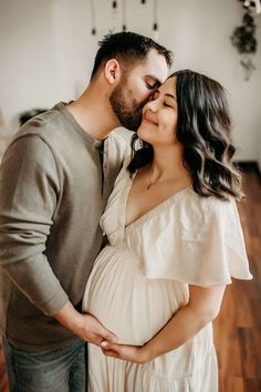 Indoor Maternity Photography, Photo Shoot Poses, Maternity Shoot Outfit, Baby Bump Photoshoot, Pregnancy Photo Shoot