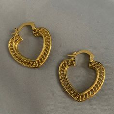 22k Yg Plated (Unmarked) Exquisite Gold Heart Filigree Earrings. Brand New. Beautiful, Intricate Workmanship. Please See All Photos For Full Description. Questions, Please Ask. #Ss1 Turkish Earrings Gold, Filigree Hoop Earrings, Pearl Chandelier Earrings, Gold Filigree Earrings, Glam Earrings, Stamped Earrings, Brown Earrings, Blue Dangle Earrings, Gold Girl