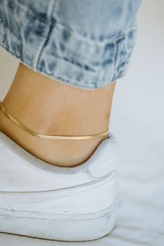 ✨ Summer vibes are here with our stylish herringbone chain anklet in gold-filled! Wear it solo or layer it up for effortless everyday style. Your go-to for sunny days ahead! ☀️💛 ∙ C H A I N ∙ D E T A I L S ∙ - 18k Gold Filled Curb Chain- 18k Gold Filled Findings- 10 inches in length ∙ G O L D ∙ F I L L E D ∙ Gold-filled components contain 100+ times more real gold than gold-plated components and are both durable and tarnish resistant. It is more affordable and accessible than solid gold but higher quality than gold plated. Necklaces Simple, Unique Pendant Necklace, Herringbone Chain, Cubic Zirconia Necklace, D F, Gold Filled Ring, Jewelry Essentials, Chain Anklet, Unique Pendant