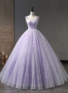 The complete skirt is made from numerous layers of silk as well as a top layer of satin for that smooth luster. Minimalist Dress Formal, Lilac Prom Dresses, Dress Quinceanera, Minimalist Dress, Corset Dress Prom, Evening Dress Floor Length, Graduation Dresses, Minimalist Dresses, Custom Size Dresses