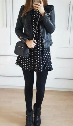 +35 ideas de looks con Vestidos Negros ¡Arma outfits increíbles! 가을 패션, Mode Vintage, Fashion Mode, Winter Fashion Outfits, Winter Dresses, Outfits Casuales, Wearing Black, Holiday Outfits, Lany