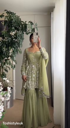 Trendy Outfits Indian, Beautiful Pakistani Dresses, Salwar Kamiz, Indian Dresses Traditional, Desi Clothes