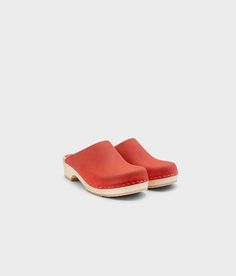 Elevate your everyday style with our minimalist clog mule, featuring clean lines and a timeless aesthetic that effortlessly transitions from day to night. Clog measurements:Heel height: 1 3/4” (4.5 cm)Toe height: 1 5/8″ (4.1 cm) Fit:RegularLeather:Nubuck leather Clogs consist of:Base: European Lime Wood Sole: Rubber sole Fastening: Staples Cork Sandals, Wooden Clogs, Timeless Aesthetic, Clog Sandals, Leather Clogs, Day To Night, To Night, Nubuck Leather, Boot Shop