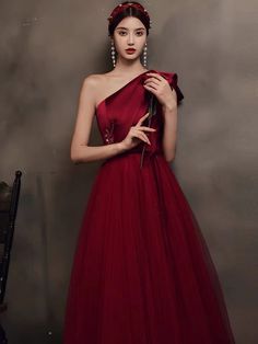 Dress Satin Long, One Shoulder Evening Dress, Desi Wedding Decor, Satin Evening Dresses, Long Prom Gowns, Red Evening Dress, Red Gowns, Desi Wedding, Dress Satin