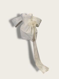 a white flower tied to the side of a headband