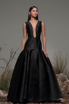 Description Black A-line, Long dress Fitted, Long Sleeves Plunging neckline Dry Clean Made in Spain SKU BEVERINO Luxury Tailored Organza Gown, Stylish Black Dress, Black Gowns, Isabel Sanchis, Modern Cinderella, Pageant Outfits, Exclusive Gowns, Elegant Classy Outfits, Haute Couture Gowns