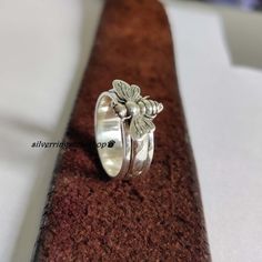 Welcome to our shop, Bee spinner ring, 925 Sterling silver ring, Statement ring, Fidget ring, Band ring, Handmade ring, Women ring, Honey ring, Jewellery ring, Dainty ring, Thumb ring, Boho ring, Gift For Her, 925 Sterling Silver Spinner Ring ( Metal Stamp : 925 ) Metal Stamp : 925 Sterling Silver Ring Size : All size are available Half size are also available. This Beautiful Jewellery will make you the centre of attraction wherever you go. Wear it on any occasion. You are assured of flawless ap Bee Ring, Jewellery Ring, Popular Rings, Silver Spinner Rings, Thumb Ring, Spinner Ring, Silver Jewelry Rings, Spinner Rings, Women Ring