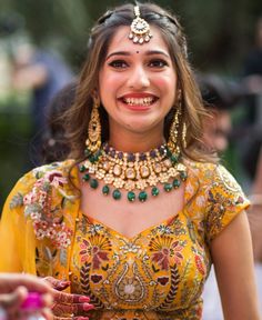 Engejment Bride Hairstyles, Engejment Look For Bride, Bride's Sister Hairstyle, Indian Wedding Makeup Look For Sister, Bride Sangeet Hairstyles, Mehendi Hairstyles Bridesmaid, Mehendi Bride Hairstyle, Sangeet Hairstyles For Bride Sister, Hairstyle On Lehenga For Bridesmaid