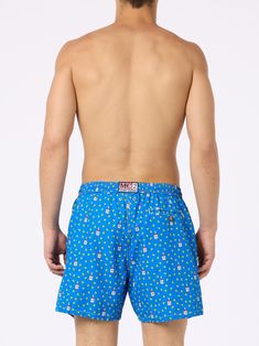 Man Lighting mid-length swim shorts are designed with a lightweight fabric that dries quickly, earning their name Lighting. The elasticized waistband and drawstring closure with branded terminals ensure a comfortable fit, while the branded eyelets are strategically placed to drain water and prevent the shorts from ballooning. Featuring side pockets with French seams and a back patch pocket with a magnetic closure, these swim shorts are both practical and stylish. Additionally, there's a small in Swim Trunks With Functional Drawstring, Beachwear Pajama Shorts With Pockets, Beachwear Bottoms With Elastic Waistband For Travel, Blue Travel Shorts, Short Nylon Swim Trunks With Elastic Waistband, Nylon Shorts For Travel, Functional Drawstring Shorts For Pool And Beach Season, Casual Blue Swimwear For Travel, Summer Travel Shorts With Elastic Waistband