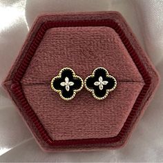 18k Gold Plated Over 925 Solid Sterling Silver Luxury Clover 4 Leaf Black Onxy Cz Stud Earrings Four Leaf Black Onyx Studs White Cubic Zirconia Stones Push Back Studs Lucky 925 Stamped *100% Brand New *100% Guarantee High Quality * 100% Lead And Nickel Free * 100% Hypoallergenic * Will Not Tarnish Or Fade *Smoke Free Pet Free Home - ***Free Jewelry Pouch Included*** Gift For Her Engagement Anniversary Promise Wedding Mother’s Day Graduation Vacation Mom Dad Christmas Gift Birthday Girlfriend Boy Tiffany Gifts, Pink Tassel Earrings, Vintage Clip Earrings, Stone Dangle Earrings, Bridal Wedding Rings, Pink Tassel, Birthday Girlfriend, Clover Earrings, Christmas Gift For Dad