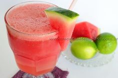 Suco de melancia com limão | Receitas e Temperos Detox Cleanse Water, Detox Juice Cleanse, Detox Water Recipes, Watermelon Juice, Milk Shakes, Juice Cleanse, Water Recipes, Flavored Water, Best Fruits