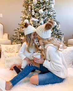 Christmas Outfits For Family Pictures, Christmas Instagram Pictures, Cute Christmas Pajamas, Family Photo Outfits Winter, Christmas Pictures Outfits, Mother Daughter Pictures, Christmas Family Photoshoot