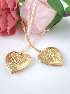 "80s New Old Stock (unused) vintage heart locket necklace for 2 photos in in lovely Italian cultured baroque pearl necklace (20\" = 50cm) or 24K gold plated chain in same length. This charming unused true vintage locket has place for a one picture on each side. It's s made of polished raw brass. These Italian pearls have a beautiful iridescent effect different than most made nowadays, with light golden/pale pink shade. They are from unused stock from the 80s. Locket measure 29mm x 29mm = 1.14\" Locket Aesthetic, Gold Heart Locket Necklace, Rose Locket, Victorian Locket, Vintage Locket, Gold Heart Locket, Vintage Rose Gold, Heart Locket Necklace, Vintage Lockets