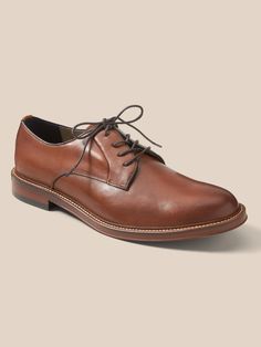 A versatile oxford shoe with sleek, minimalist design, made in luxe, Italian leather.  Designed with lightweight, durable OrthoLite® performance insoles for breathable cushioning that wicks away moisture for the ultimate in comfort.  Our Advanced Co Business Slip-on Oxfords With Ortholite Insole, Low-top Leather Shoes For Derby With Removable Insole, Classic Low-top Oxfords With Rubber Sole, Classic Leather Oxfords With Removable Insole, Classic Oxford Leather Shoes With Removable Insole, Leather Wingtip Dress Shoes With Ortholite Insole, Leather Low-top Dress Shoes With Ortholite Insole, Business Low-top Lace-up Shoes With Cushioned Footbed, Classic Lace-up Shoes With Ortholite Insole