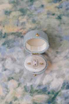 Introducing the Georgian Ring Box, a stunning homage to the classic Georgian design. Inspired by tradition, this oval-shaped beauty features an exterior crafted from fine linen, exuding timeless elegance. Open it to reveal a luxurious velvet cushion, meticulously designed to put all of the attention on your ring. Completed with a delicate metal clasp, this heirloom-worthy ring box adds a touch of sophistication to any wedding flat lay. With a capacity to hold up to a size 8 ring, it's perfect fo Engagement Ring Case, Blue Ring Box Wedding, Ring Box Aesthetic, Engagement Ring Box Ideas, Engagement Ring Boxes, Georgian Design, Luxury Ring Box, Backyard Ceremony, Unique Ring Box