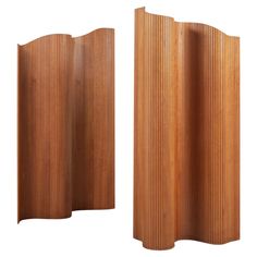 an image of a wooden room divider with vertical slats on the top and bottom